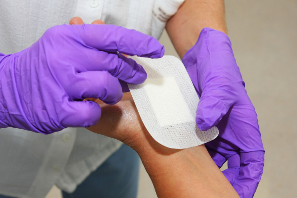  Wound care dressing with high absorbency patch